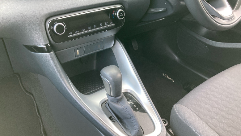 Toyota Yaris 1.5 Hybrid Design 5dr CVT Hybrid Hatchback